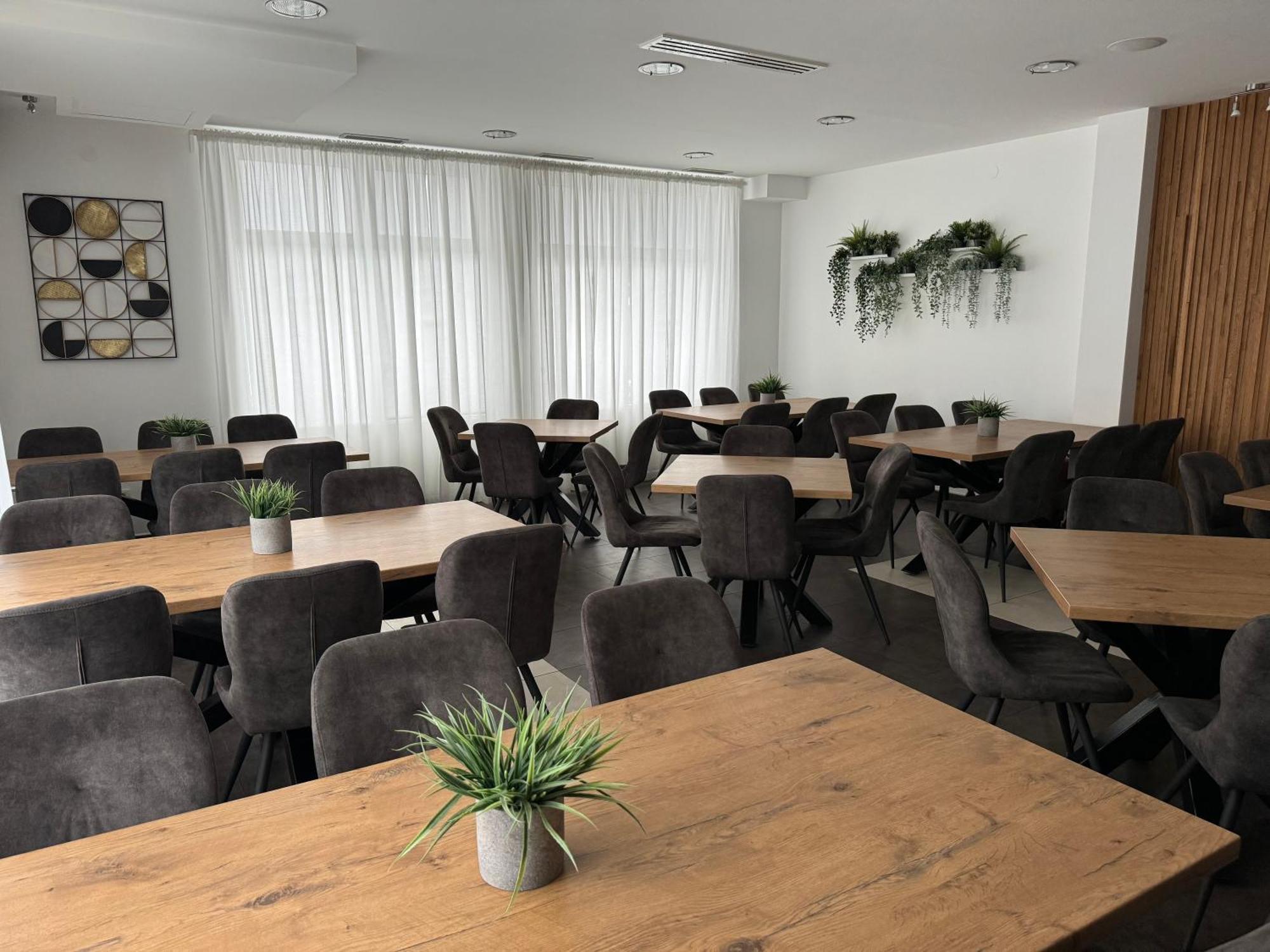 Pansion Komfor Fitea 奥西耶克 外观 照片